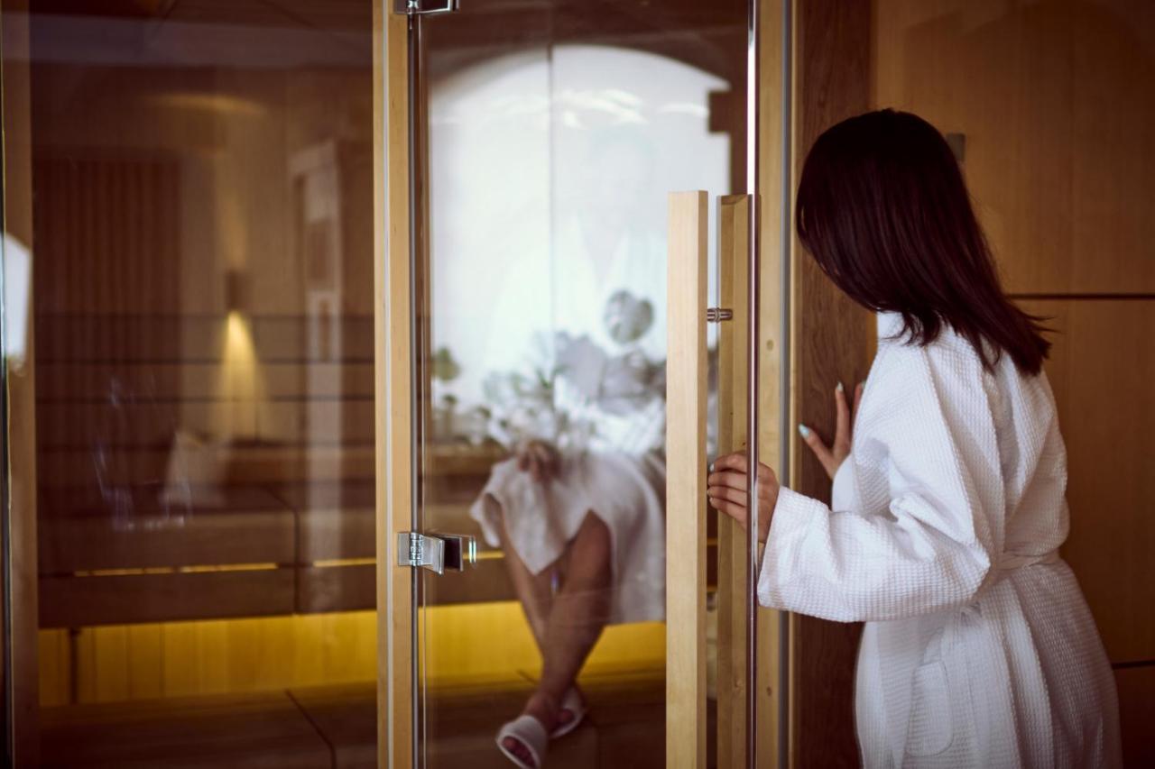 Hotel Continental Relax & Spa Хальмстад Экстерьер фото