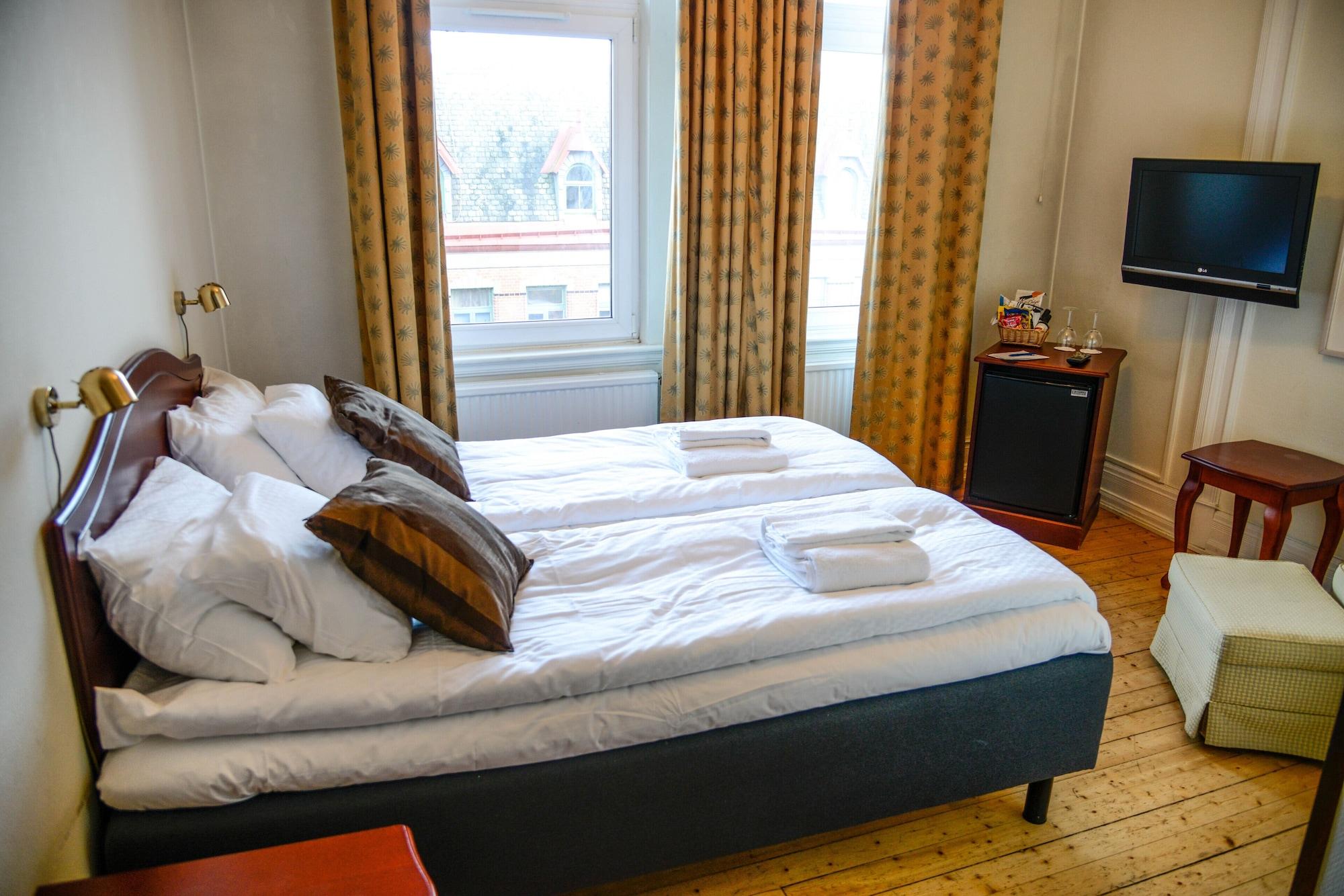 Hotel Continental Relax & Spa Хальмстад Экстерьер фото